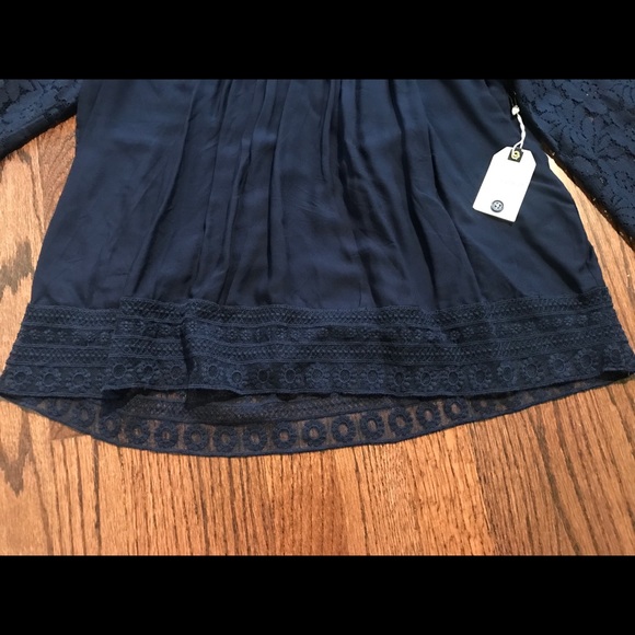 3 quarter sleeve dress shirt with lace - Picture 5 of 5